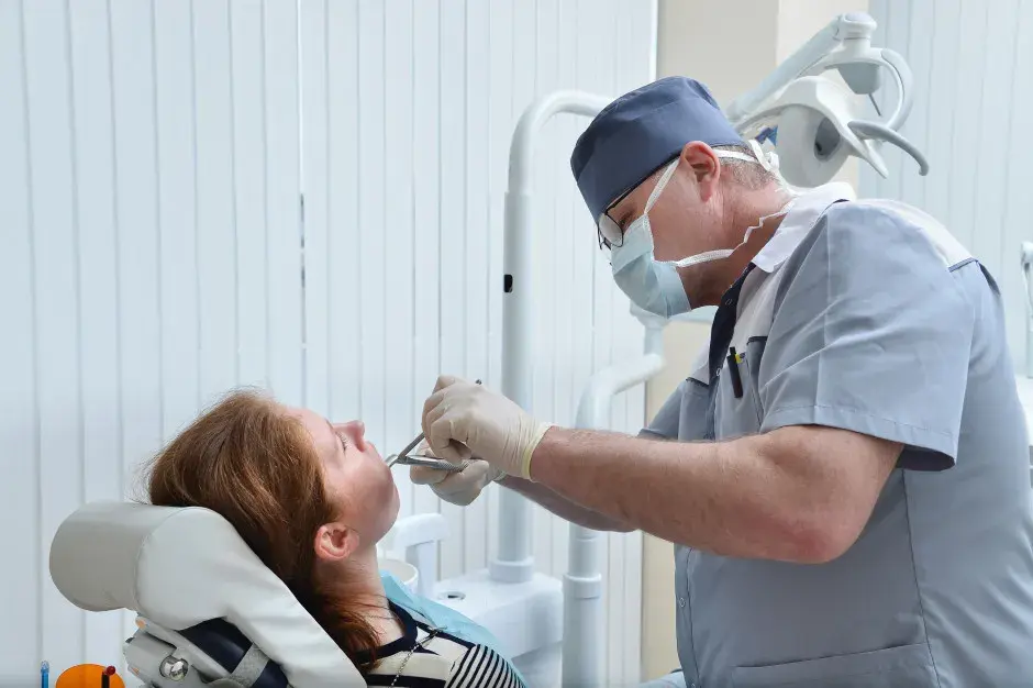Jaki dentysta przyjmuje w sobotę? Znajdź pomoc w nagłych wypadkach
