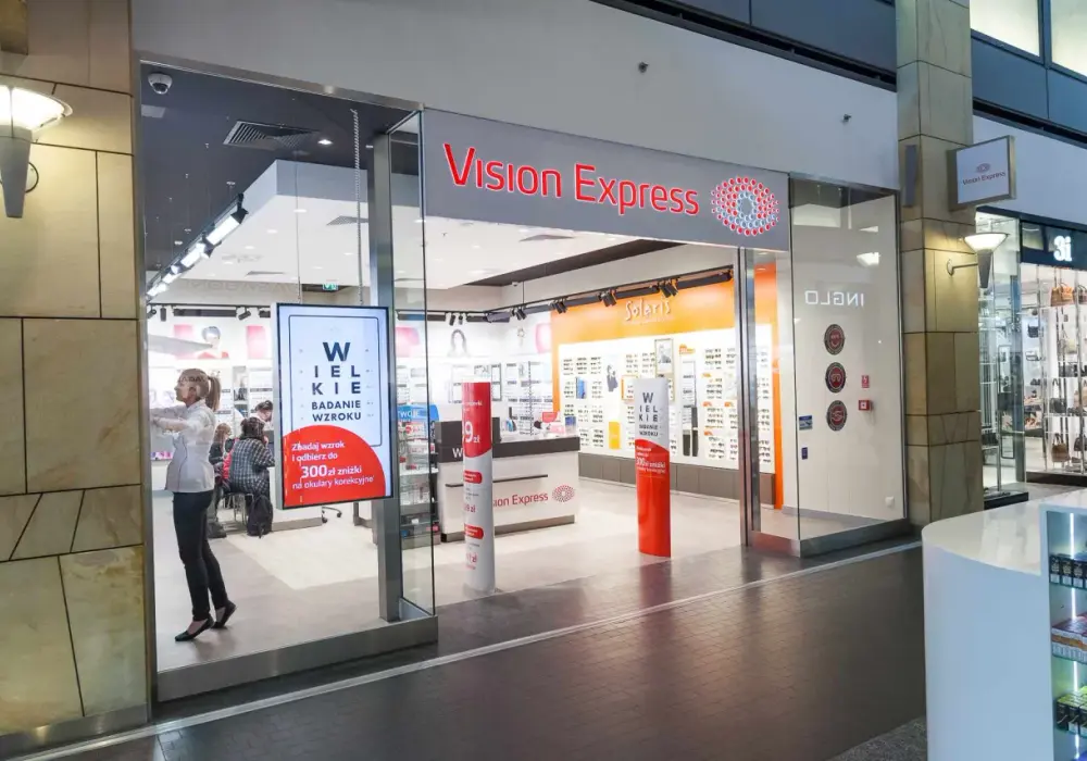 Ile zarabia optyk w Vision Express? Zaskakujące różnice w wynagrodzeniu