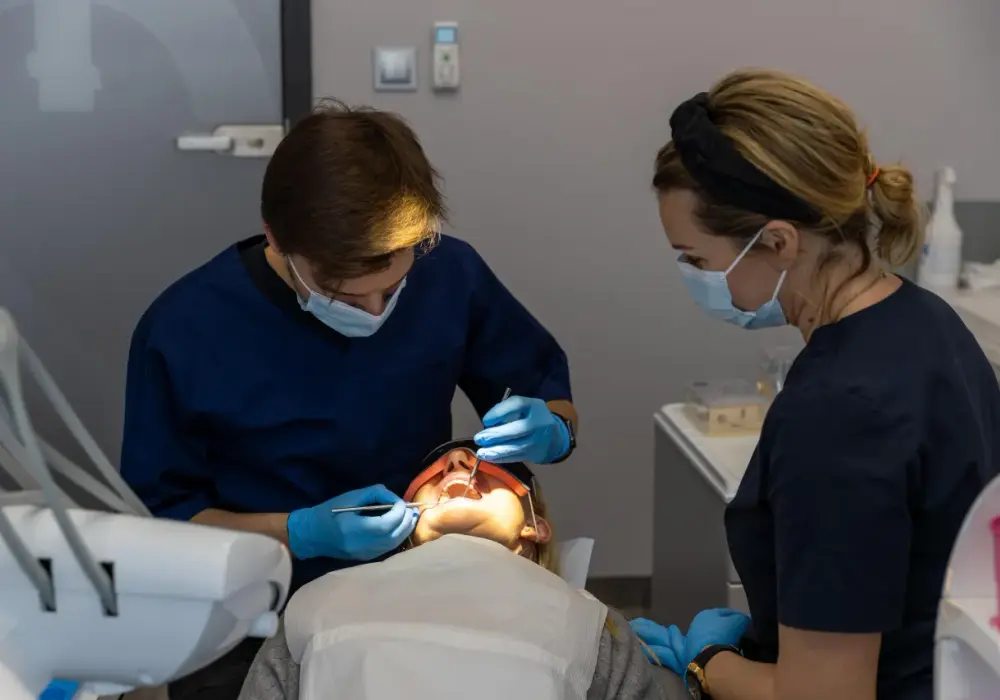Ile czasu schodzi znieczulenie od dentysty? Poznaj prawdę o bólu