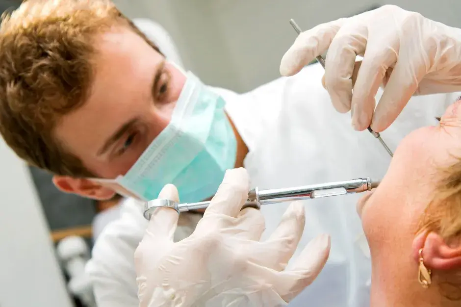 Czy znieczulenie u dentysty jest na NFZ? Sprawdź, co musisz wiedzieć