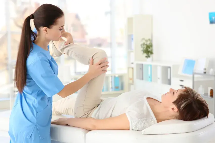 Czym się różni fizjoterapeuta od rehabilitanta? Kluczowe informacje