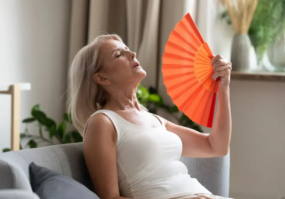 Kiedy zaczyna się menopauza? Objawy i co warto wiedzieć