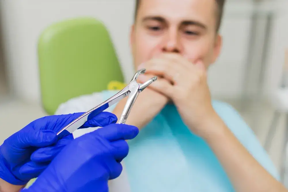 Czy dentysta wyrwie zęba z ropą? Poznaj ryzyko i procedury ekstrakcji