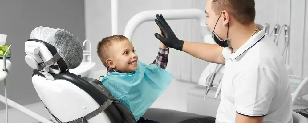 Kiedy pierwszy raz do dentysty? Kluczowe informacje dla rodziców
