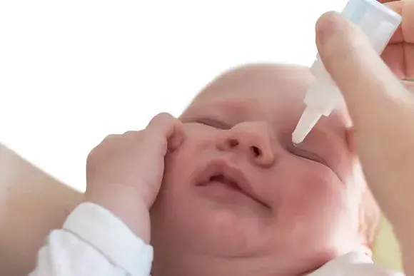 Kiedy pierwsza wizyta u okulisty z niemowlakiem jest konieczna?