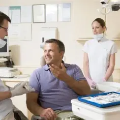 Dentystą czy dentystom - jak poprawnie używać tych form?
