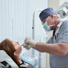 Jaki dentysta przyjmuje w sobotę? Znajdź pomoc w nagłych wypadkach