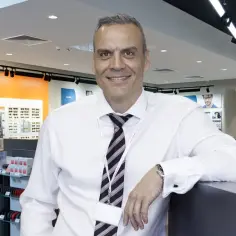 Kto bada wzrok w Vision Express? Poznaj specjalistów i ich rolę