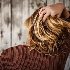 Czy przy menopauzie wypadają włosy? Poznaj przyczyny i rozwiązania