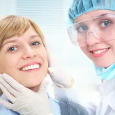 Czy można jeść przed dentystą? Oto, co musisz wiedzieć, aby uniknąć problemów