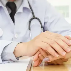 Nietrzymanie moczu: ginekolog czy urolog – który specjalista pomoże?