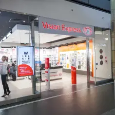 Ile zarabia optyk w Vision Express? Zaskakujące różnice w wynagrodzeniu