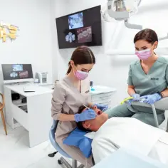 Ile po wizycie u dentysty nie można jeść, aby uniknąć bólu?