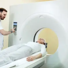 Jak wygląda tomografia głowy? Co musisz wiedzieć przed badaniem