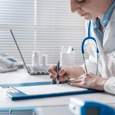 Co robi lekarz okulista i kiedy warto go odwiedzić?