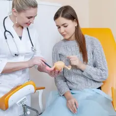 Czy podczas okresu można iść do ginekologa? Prawda o wizytach w czasie miesiączki