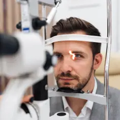 Dlaczego okuliści nie robią sobie laserowej korekcji wzroku - mity i prawda