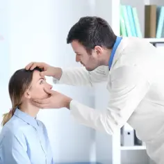 Okulista czy optometrysta? Kluczowe różnice w badaniu wzroku