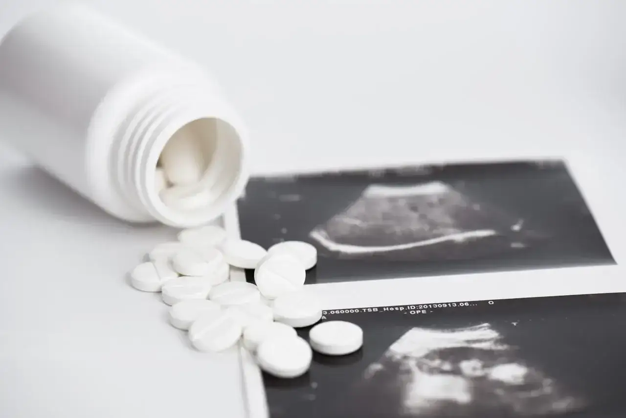 Zdjęcie Czy ginekolog przepisze tabletki poronne? Sprawdź, jakie są możliwości