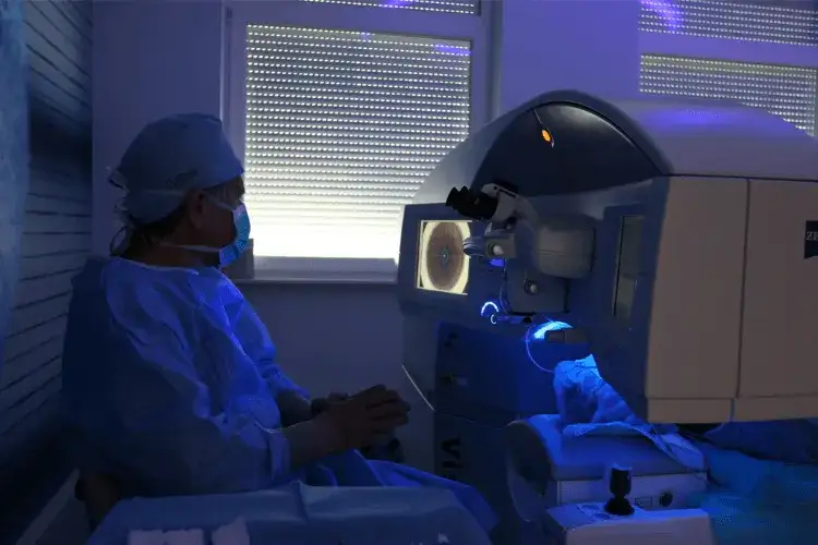 Zdjęcie Czy warto zrobić laserową korekcję wzroku? Odkryj prawdę i oszczędności