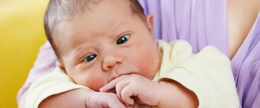 Zdjęcie Kiedy do okulisty przy zezie u niemowlaka? Objawy i zalecenia