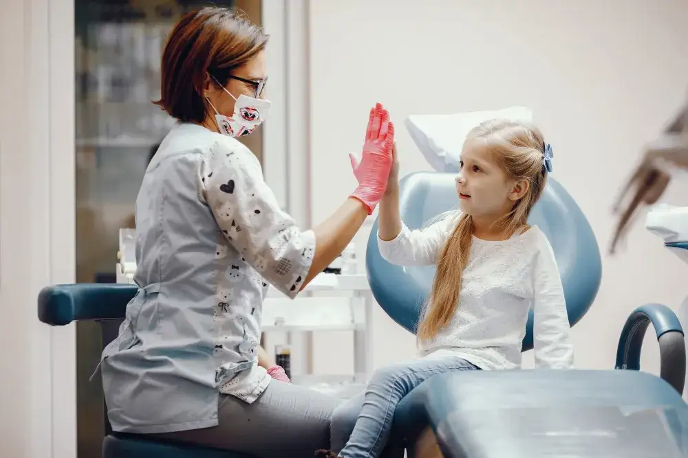 Zdjęcie Kiedy pierwszy raz do dentysty? Kluczowe informacje dla rodziców