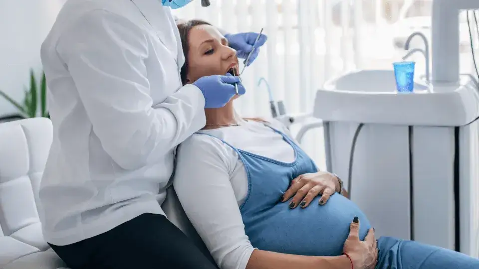 Zdjęcie Czy można iść do dentysty w ciąży? Bezpieczne zabiegi i porady