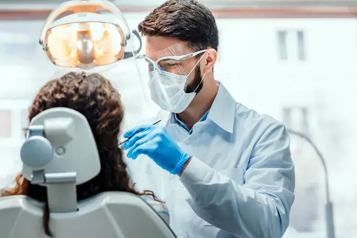 Zdjęcie Ile po wizycie u dentysty nie można jeść, aby uniknąć bólu?