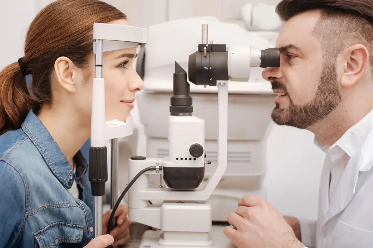Zdjęcie Dlaczego okuliści nie robią sobie laserowej korekcji wzroku - mity i prawda