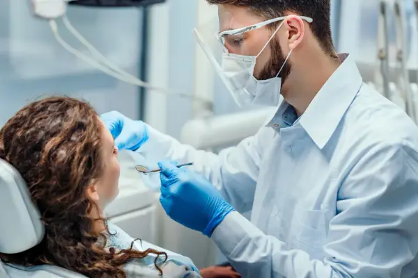 Co obejmuje dentysta NFZ? Sprawdź, co możesz zyskać w leczeniu.