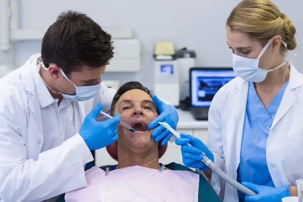 Czy znieczulenie u dentysty boli? Poznaj prawdę o bólu i dyskomforcie