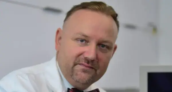 Gdzie przyjmuje prof. Piotr Radziszewski urolog? Sprawdź lokalizacje i konsultacje online