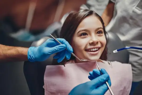 Jak działa gaz rozweselający u dentysty i jak łagodzi ból?