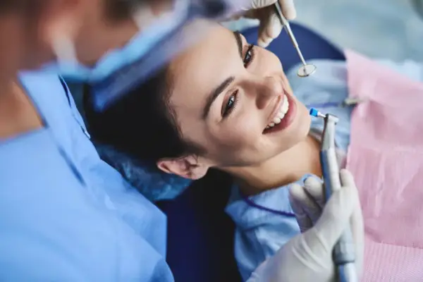 Co refunduje NFZ u dentysty? Sprawdź, jakie usługi są darmowe