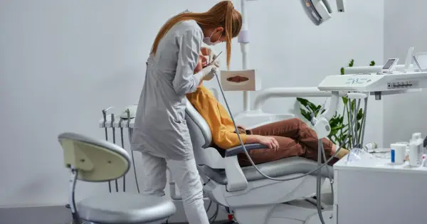 Ile zarabia dentysta w Anglii? Zaskakujące różnice w wynagrodzeniach