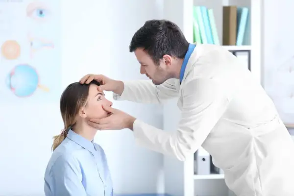 Okulista czy optometrysta? Kluczowe różnice w badaniu wzroku